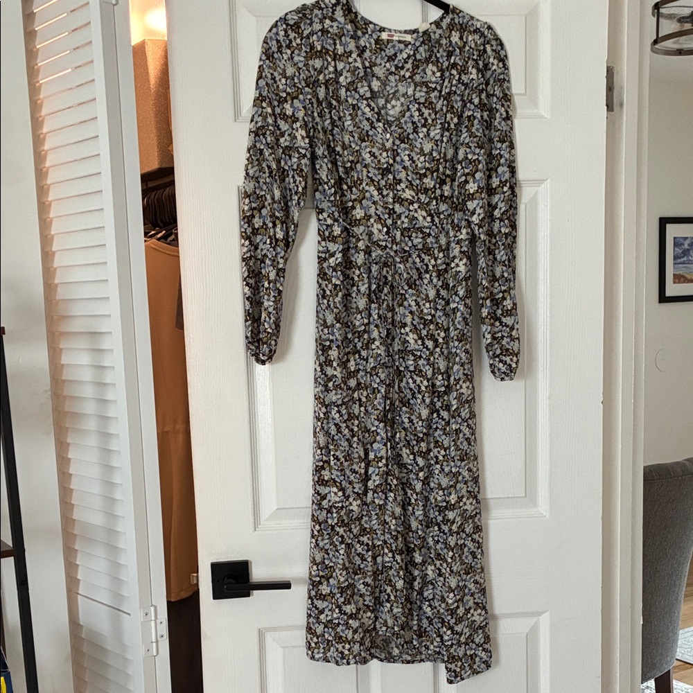 Levi’s Long Sleeve floral Dress like new!